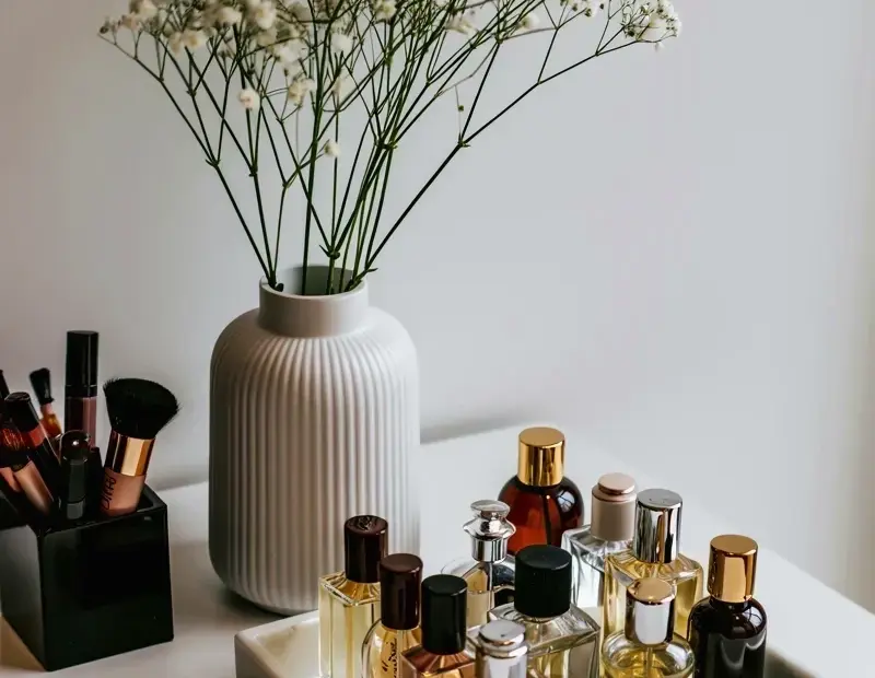 Perfume Tray Decor: How to Style a Minimalist Scented Vanity